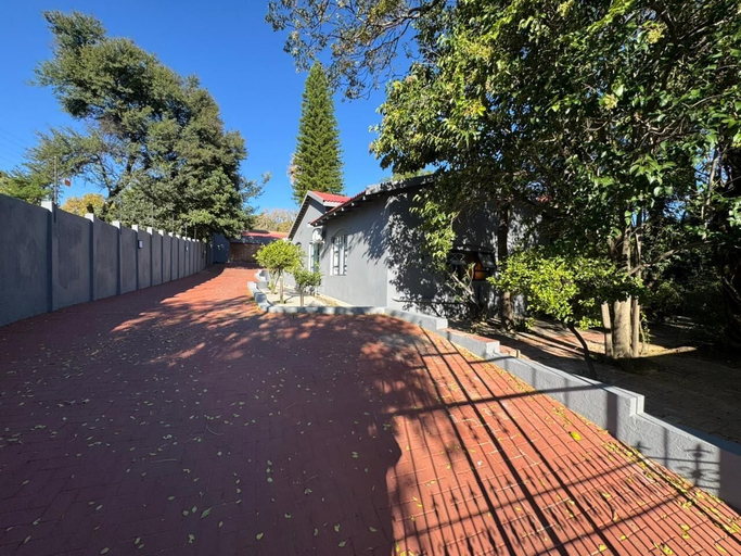 Property grounds 5, Boutique Hotel-Style 8Bed Villa Ferndale, City of Johannesburg