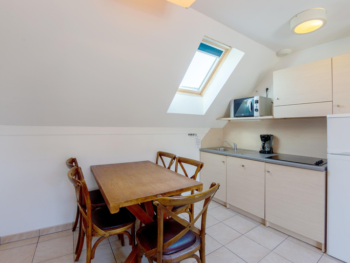 Private kitchen, Apartment with Heated Indoor Pool, Finistère