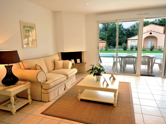 Living room 4, Golf-side Sanctuary in Mazamet, Tarn