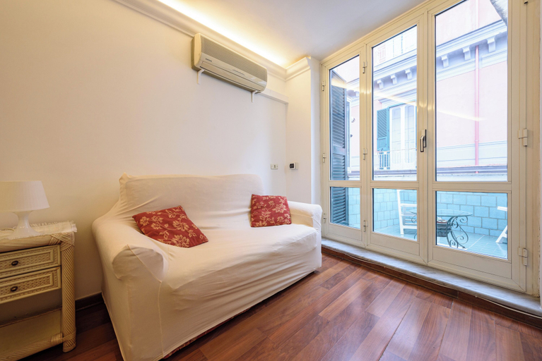 Bedroom 3, Via Avvocata 25, Napoli