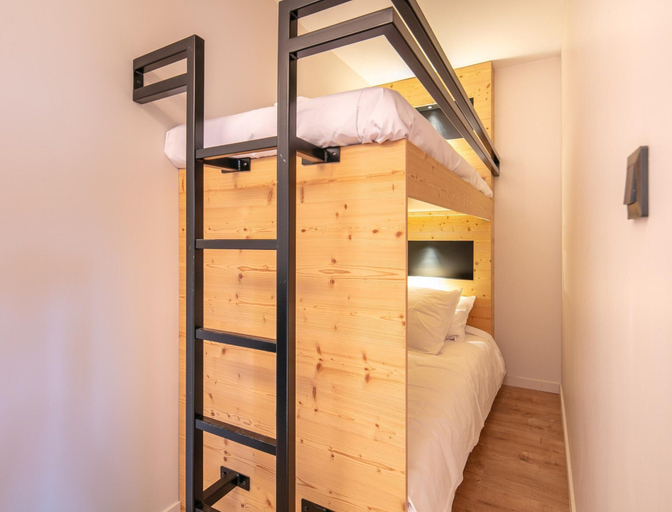 Room 4, Cozy Stay With Sleeping Alcove, Isère