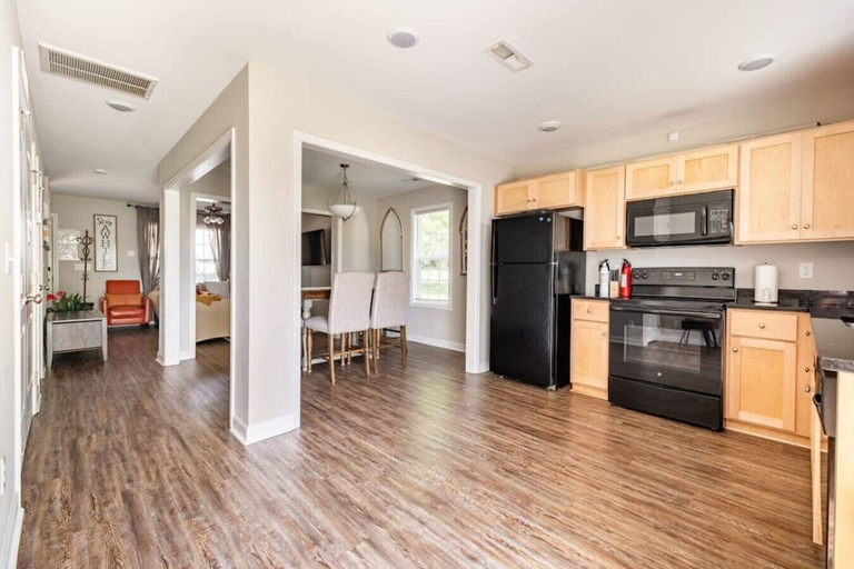 Interior 2, 611 Large 3 Bedroom Downtown Sleeps 8, Cabarrus