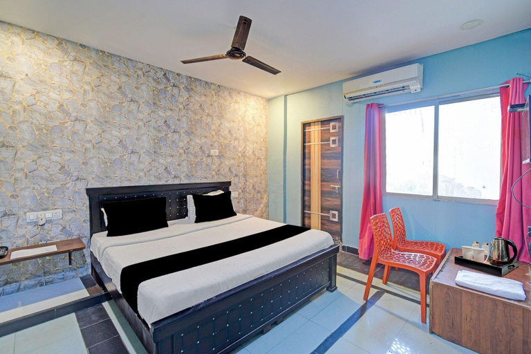 Room 2, Classic Lakeview Palace, Hyderabad