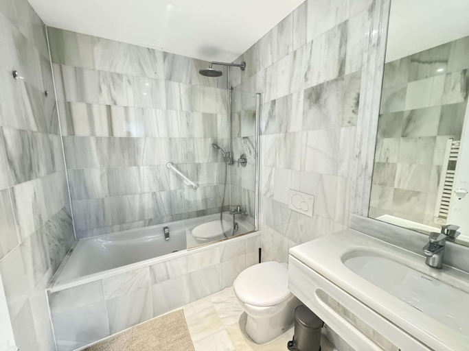 Bathroom 3, Marble Lodge 3-bedroom, Antwerpen