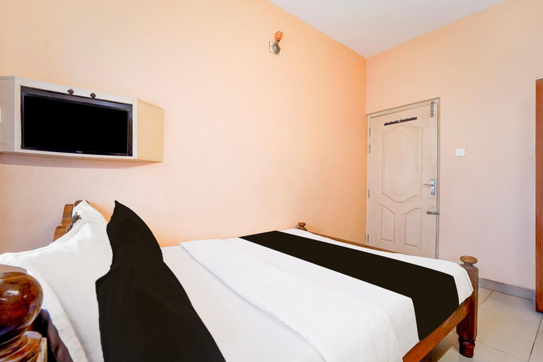 Room 3, Deluxe Viswa Towers, Madurai
