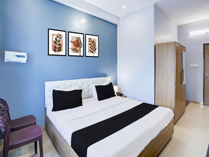 Room 5, Classic With Balcony Hotel SKR, Varanasi