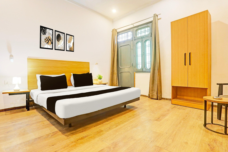 Room 3, Deluxe Vijay Khand Gomti Nagar, Lucknow