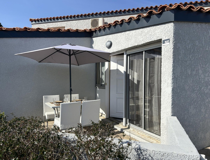 Balcony 5, Sea-close Apartment for 2, Pyrénées-Orientales