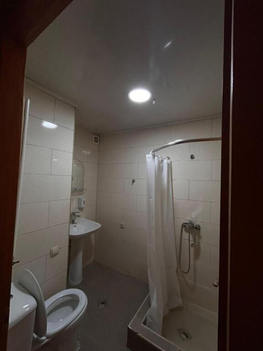 Bathroom 4, Ezo hostel, Tbilisi