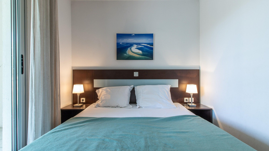 Room 2, Spacious French Riviera Stay for 6, Alpes-Maritimes
