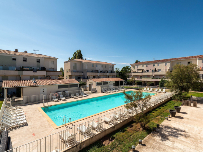 Pool 4, Pool View Apartment for Six, Gard