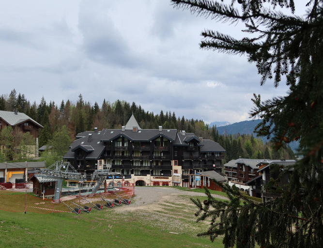Exterior 5, Central Alpine Stay for 5 in Morillon, Haute-Savoie
