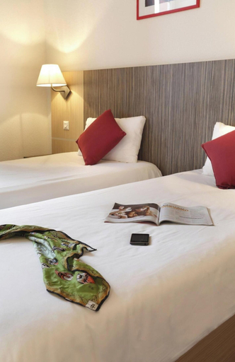 Room 4, Elegant Vineyard Stay for Three, Marne