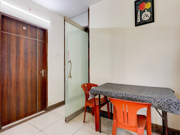 Dining 3, Deluxe Smart Stays, Krishna