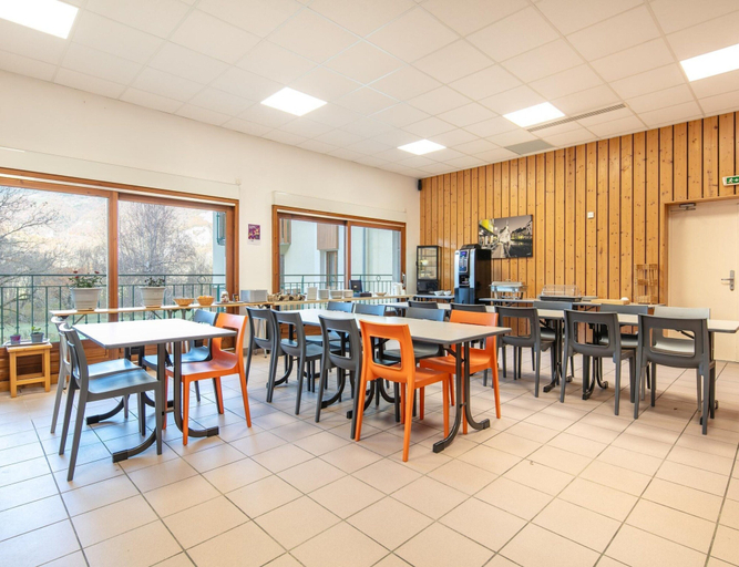Dining 5, Duplex for 12 Near Lake Annecy, Haute-Savoie