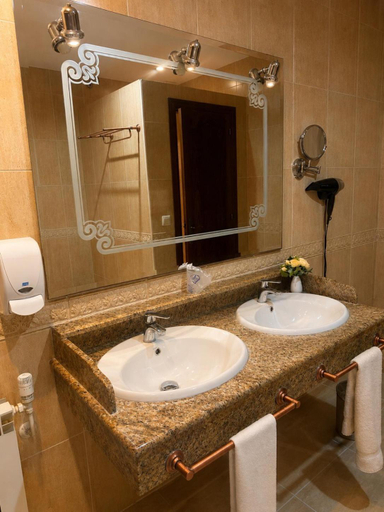 Bathroom 2, Hotel Real Castillo, Toledo