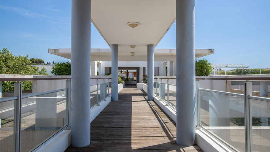 Balcony 5, Riviera Stay for 2 With AC, Alpes-Maritimes