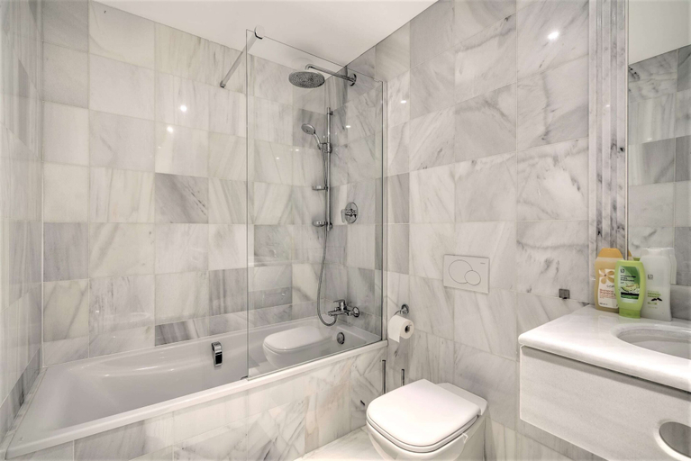 Bathroom 3, 9-persons Apartment in Centre of Antwerp, Antwerpen