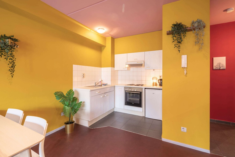 Others 5, Cosy Antwerp apartment stay, Antwerpen