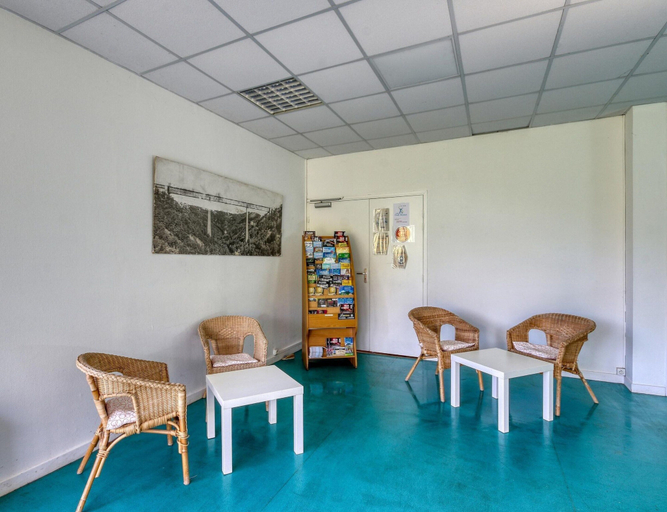 Interior, Spacious Landscape Stay for 4 by the Lake, Puy-de-Dôme