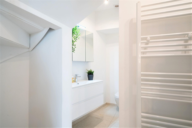 Bathroom 2, Saint Pauls Deluxe Apartment, Antwerpen