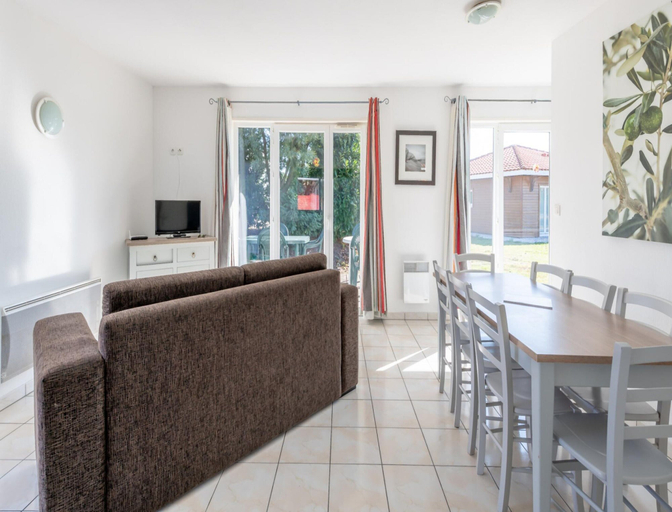 Dining 2, Home for 8 With Pool and Sauna, Landes