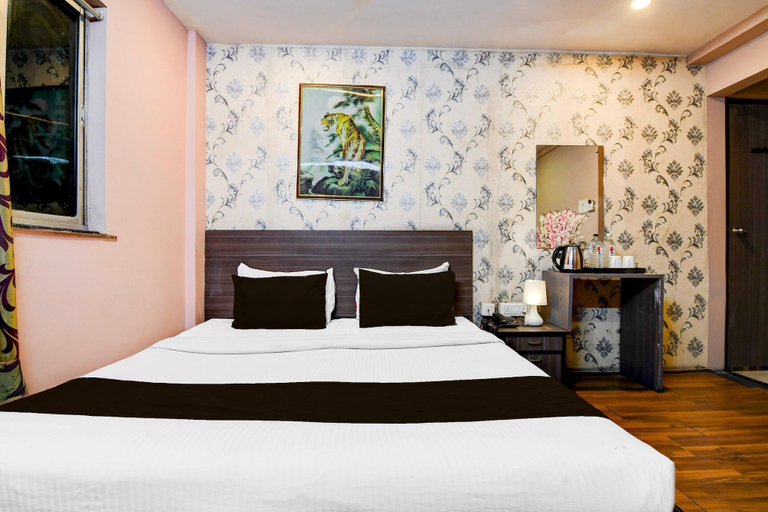 Room 4, Saver Double Hotel Rockstar, Kolkata