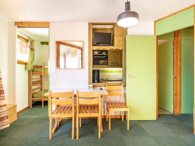 Private kitchen 5, Alpine Stay for Four With Balcony, Savoie