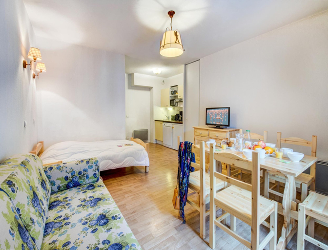 Dining 2, Studio for 3 Near Luchon Cable Cars, Haute-Garonne
