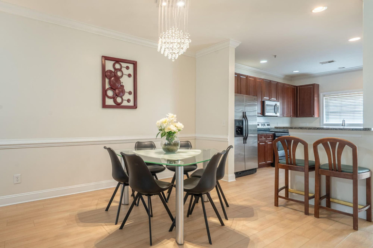 Room 5, Modern Charleston Getaway, Charleston