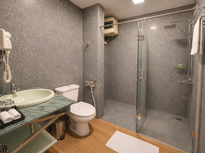 Bathroom 4, Chau Pho Hotel, Chau Doc