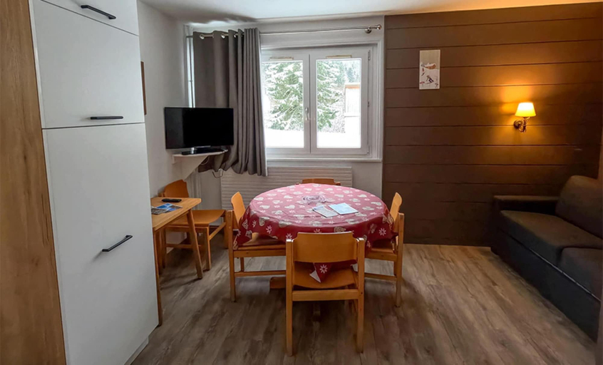 Dining 3, Rental Near Lelex Ski Area, Ain