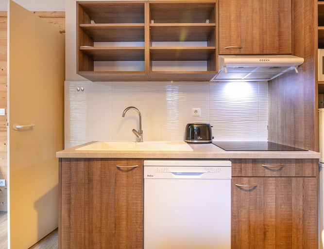 Private kitchen, Mountain Lodging With Private Balcony, Savoie
