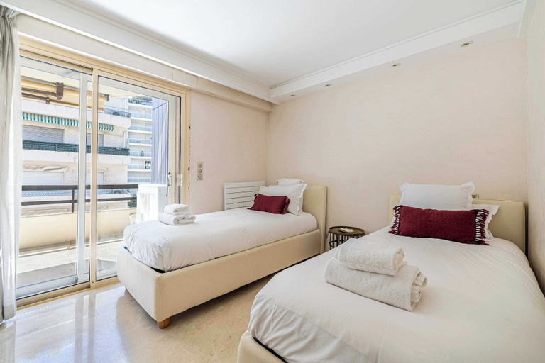 Room 5, Modern Appartement a/c 2br/4p - Cannes, Alpes-Maritimes