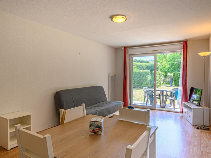 Living room 2, Apartment Stay for 4 in Plescop, Morbihan