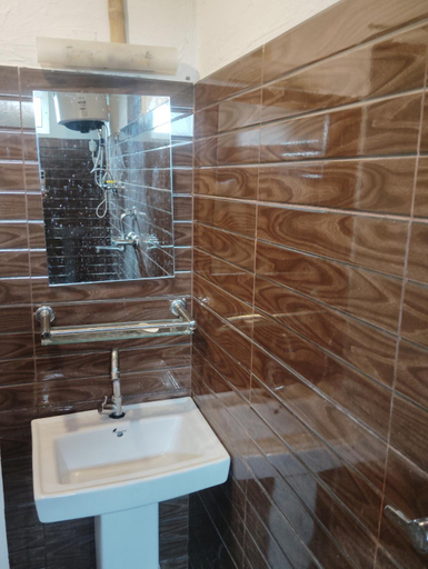 Bathroom 3, Kings jungle safari & Culture home stay, Narayani