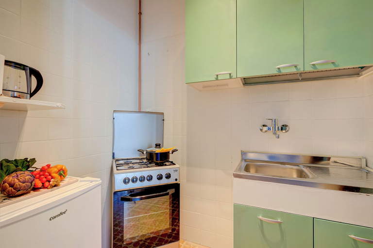 Private kitchen 2, Missy Apartment Peschiera del Garda Studio w/ Parking, Verona