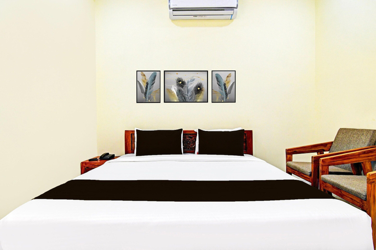 Room 4, Suite OYO Dwarakanagar Near Gurudwara, Visakhapatnam