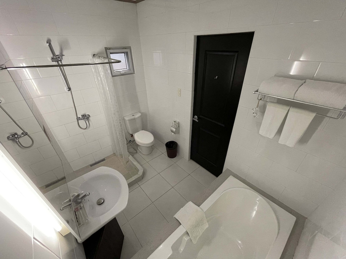 Bathroom 2, Batangas Country Club, Batangas City