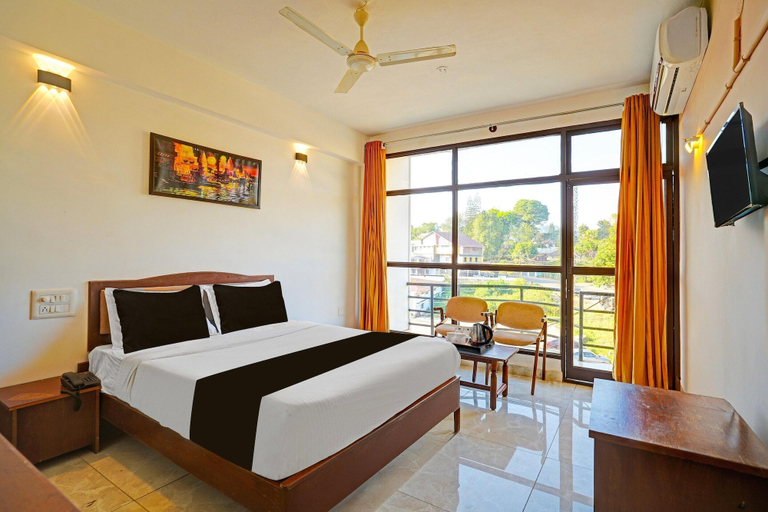 Room 2, Classic With Balcony Hotel Raj, Kodagu