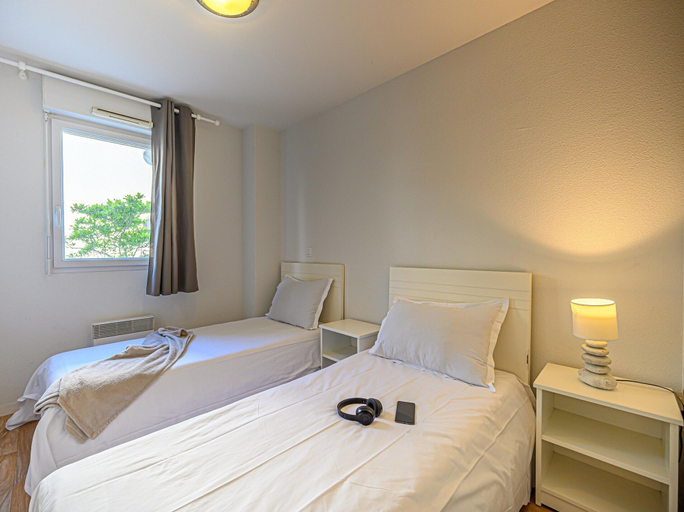 Room 5, 6-guest Spacious Apartment in Vannes, Morbihan