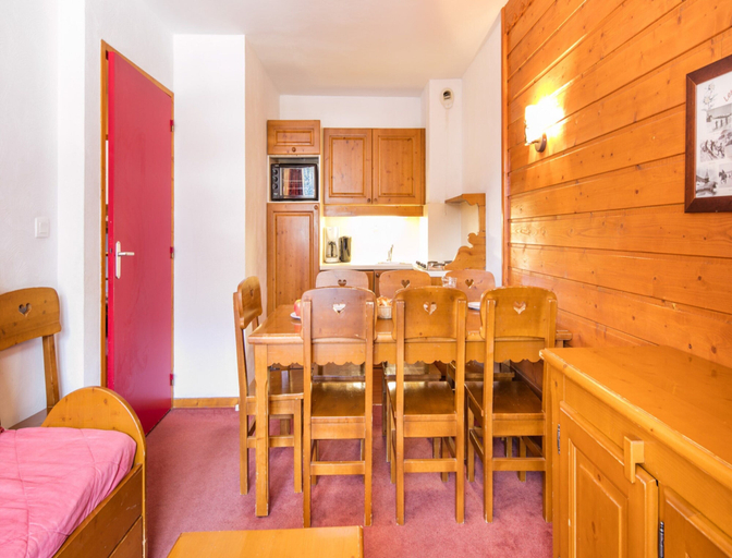 Dining 5, Attractive apartment with balcony/terrace, Savoie