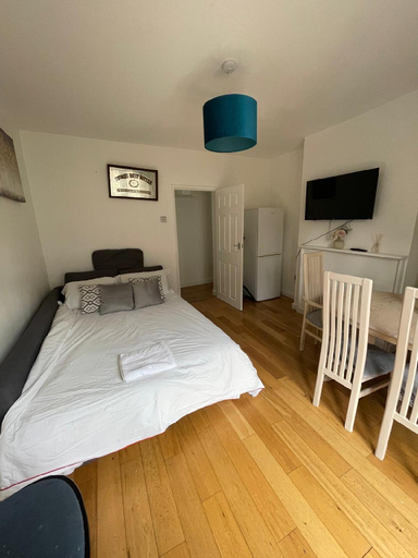 5, Charming 2 Bedroom Apartment in Central London, London
