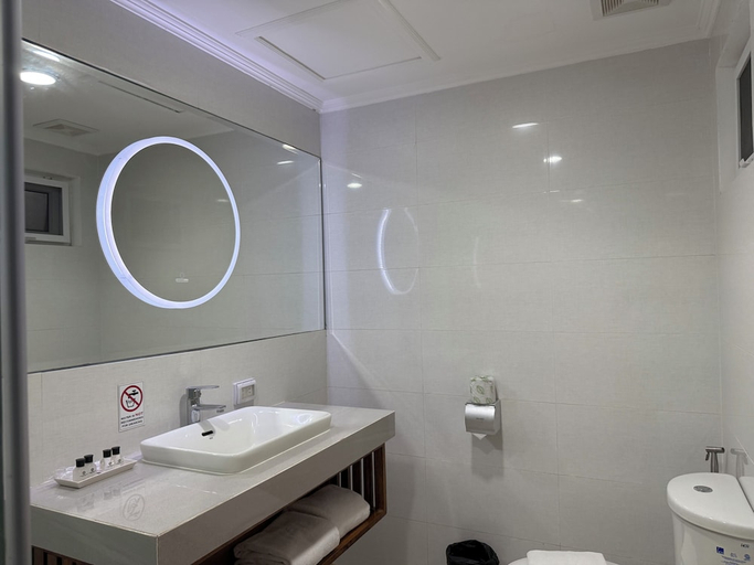 Bathroom 2, Batangas Country Club, Batangas City