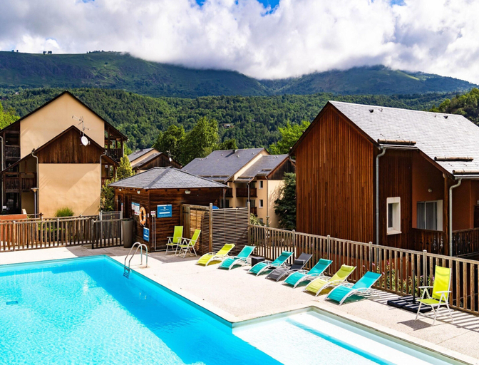 Pool 3, 4-person Rental in Ax-les-thermes, Ariège