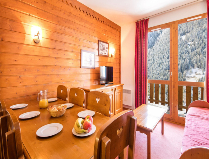 Dining 3, Attractive apartment with balcony/terrace, Savoie