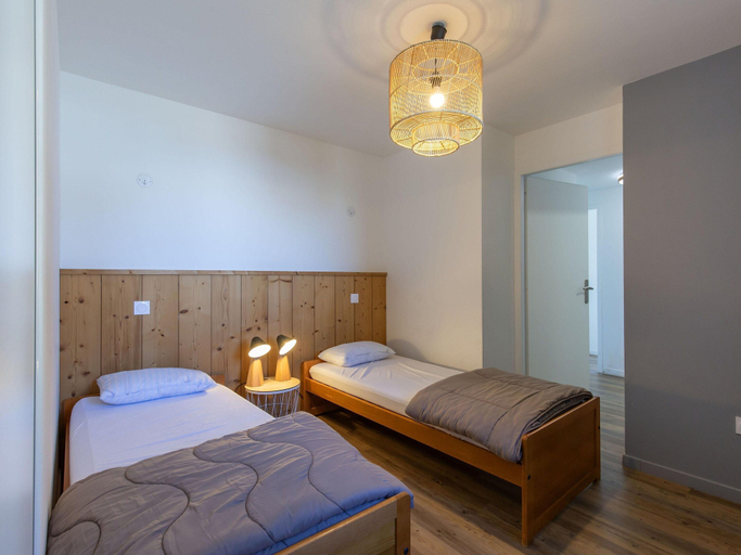 Room 2, Spacious 2-bedroom 6-guest Apartment, Hautes-Pyrénées