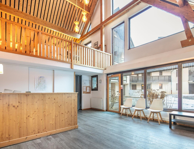 Lobby 3, Spacious Group Accommodation in the Valley, Savoie