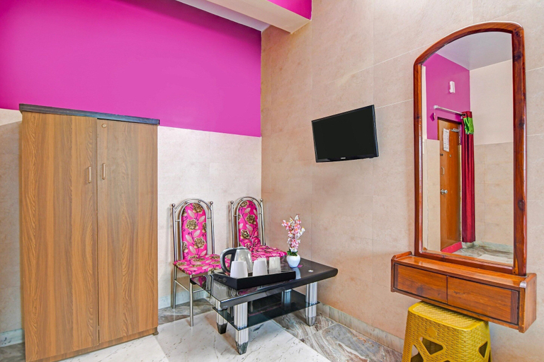 Room 4, Deluxe Green Guest House, Hugli