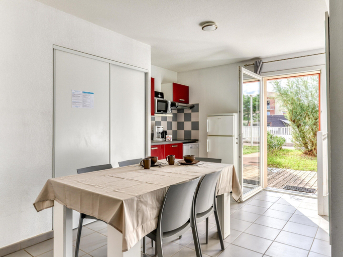 Dining 5, Studio Apartment in Argeles-sur-mer, Pyrénées-Orientales